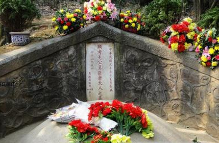 毛泽东祖坟的传说：毛主席祖坟被挖内幕